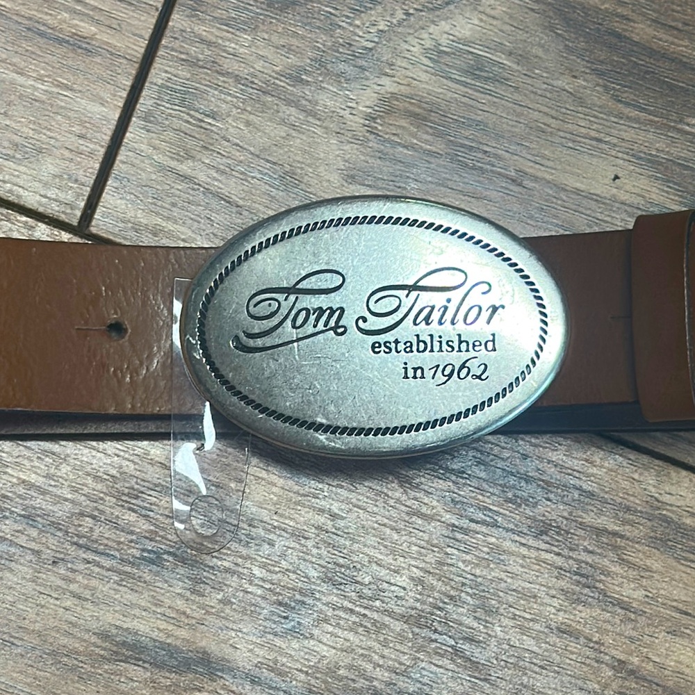 NWOT. Tom Tailor Brown Leather Belt with Silver Buckle, German made.